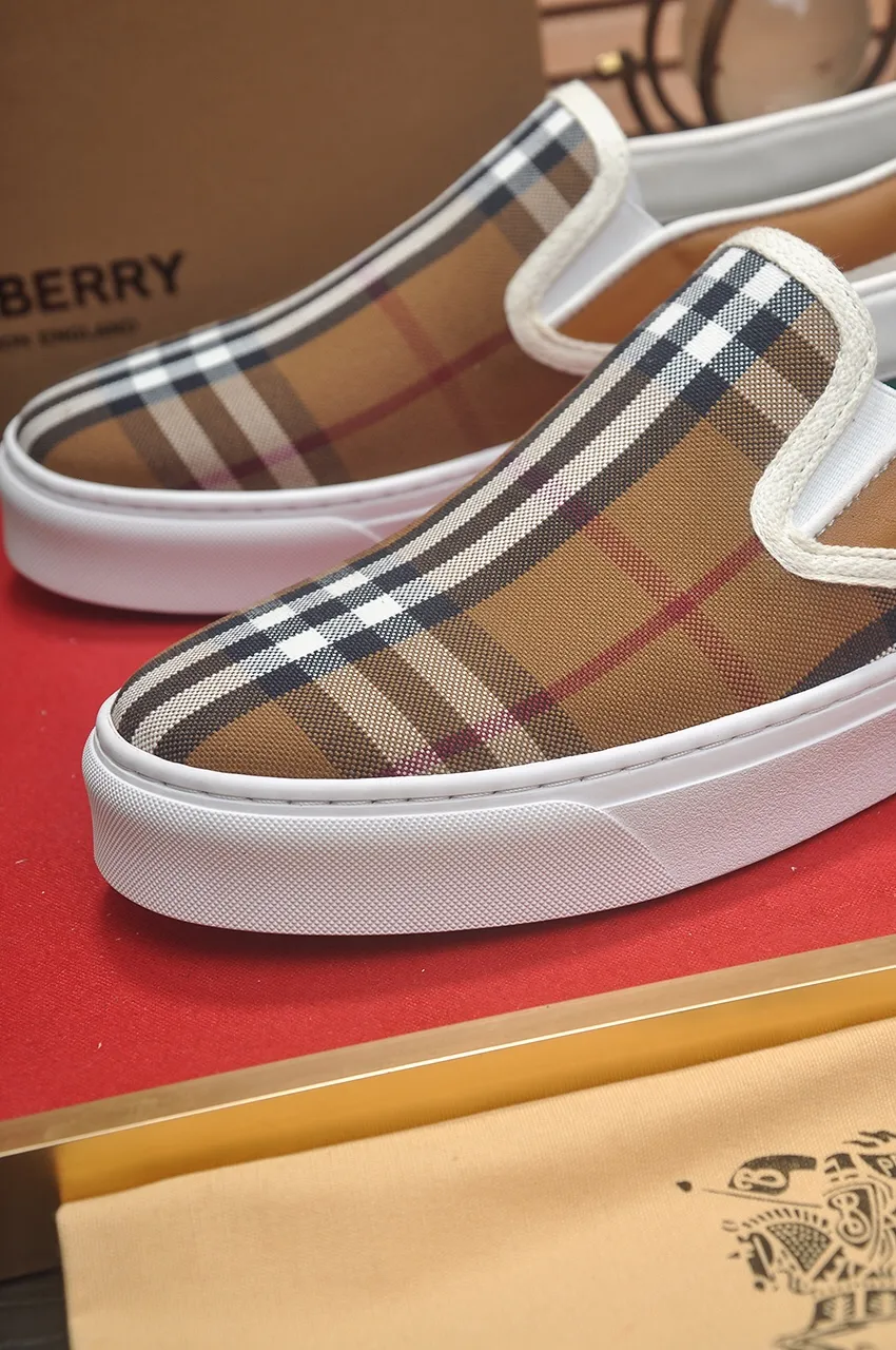 Men's shoes 💰400💶【Burberry】Classic low-top sneakers｜Imported cowhide with classic plaid fabric｜Sheepskin lining｜Original outsole｜Fine workmanship and comfortable to wear Size: 38-44 (customized at 45)